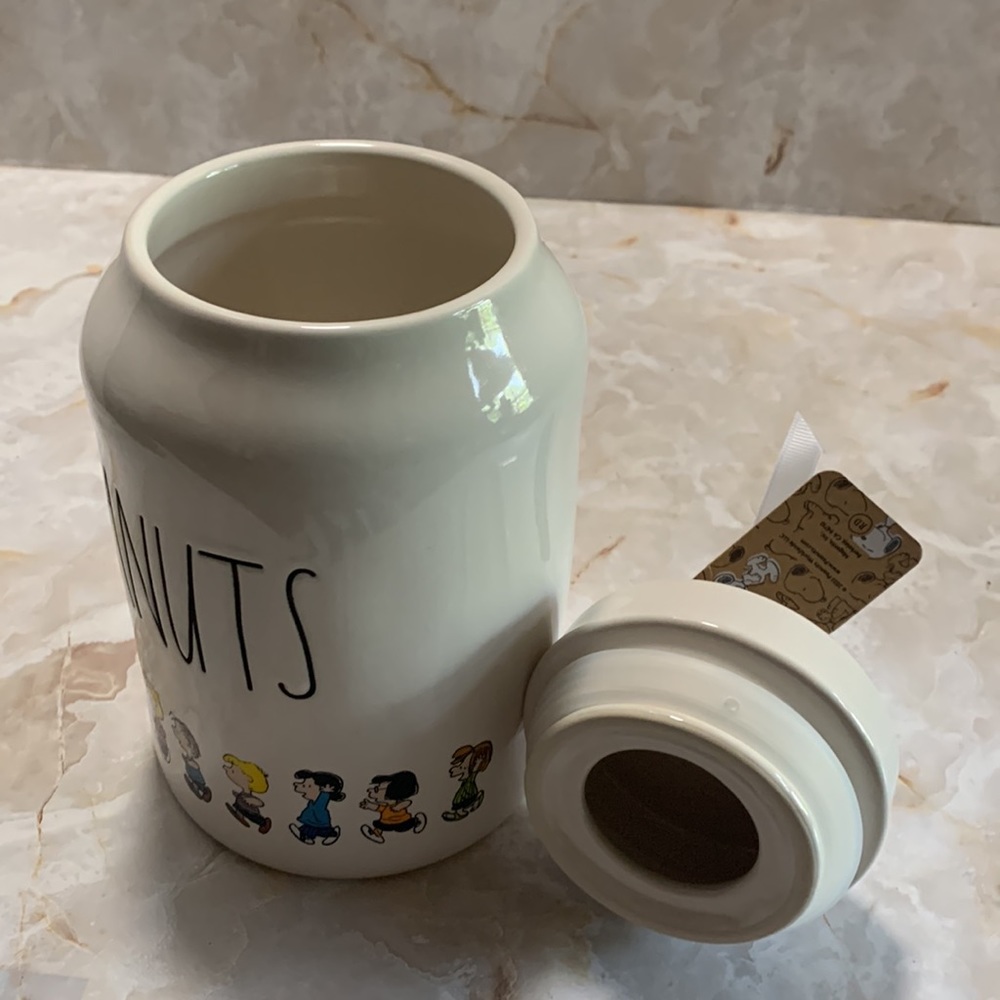 Peanuts: Rae Dunn ceramic canister - Picture 6 of 7